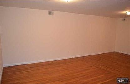 4th image of 34 N Clinton St