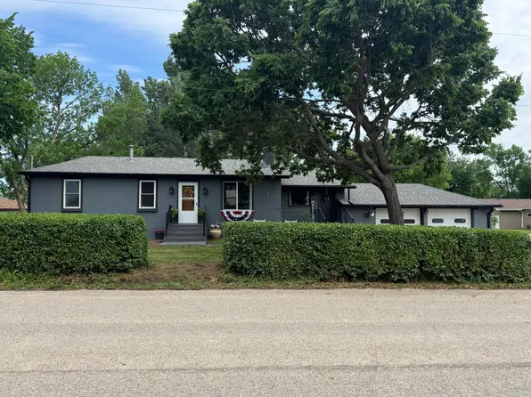 1014 8th St W, Mobridge, SD 57601