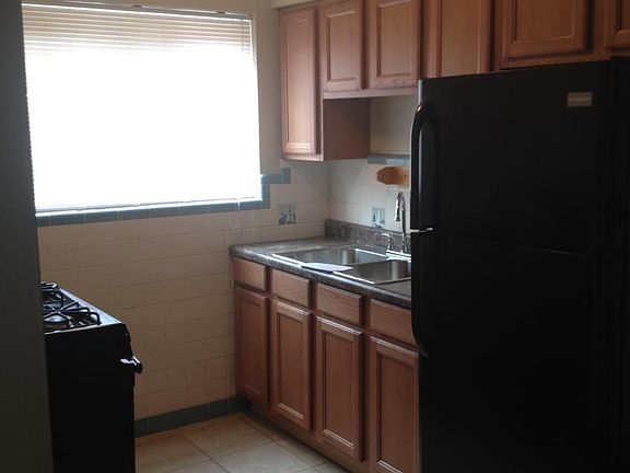 3rd image of 5009 Newfield Ave