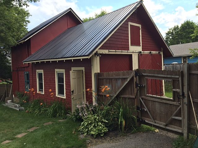 2nd image of 207 Spring St