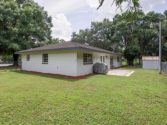 3rd image of 1750 Cove Cir