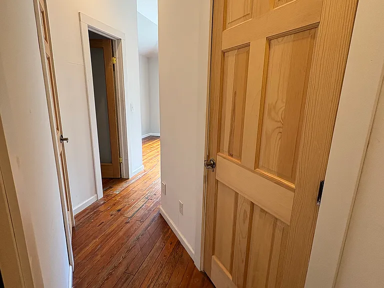 1203 W Johnson St — Photo 20