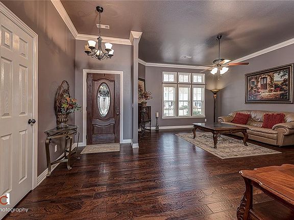 3rd image of 1215 S 55th Pl