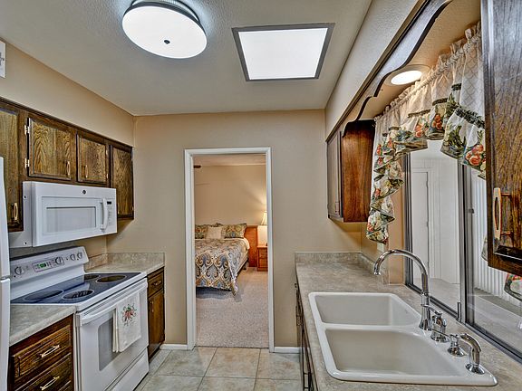 3rd image of 11017 W Santa Fe Dr