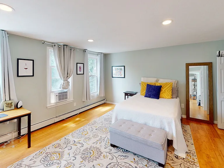 324 W 3rd St #2 — Photo 14