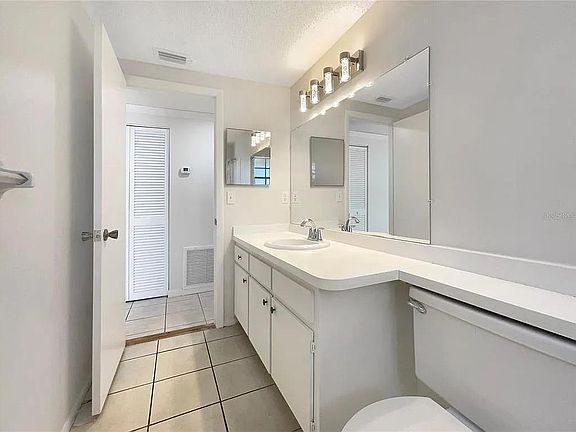 5th image of 3015 Silk Oak Dr