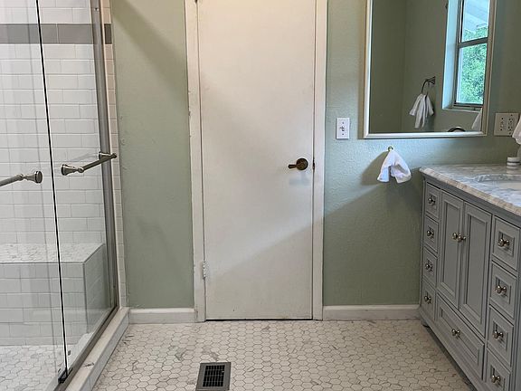 2nd image of 410 Seminole Ave