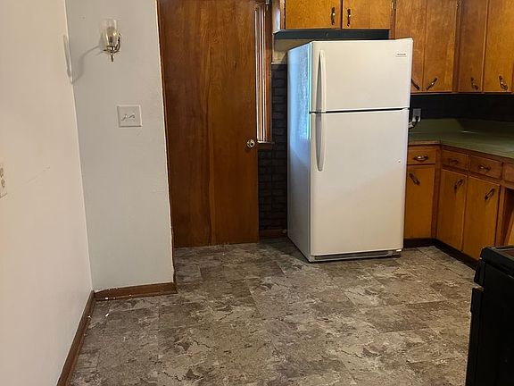 3rd image of 302 Sherman Ave