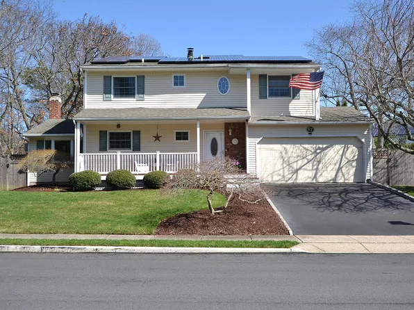 67 Singingwood Drive, Holbrook, NY 11741