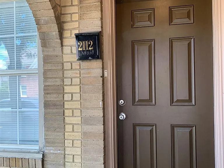 2112 Berry St — Photo 2
