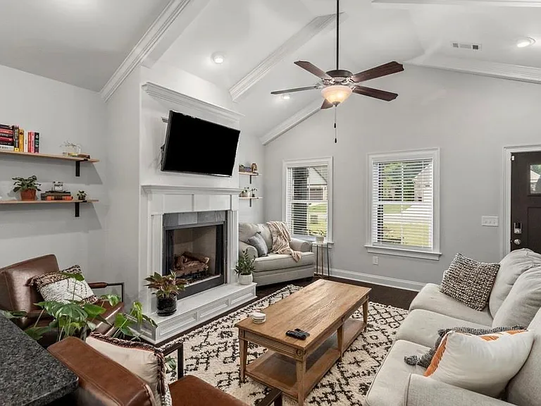 1046 Oden Ct — Photo 2