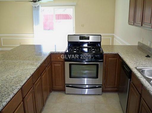 4th image of 3931 Belleville Ave