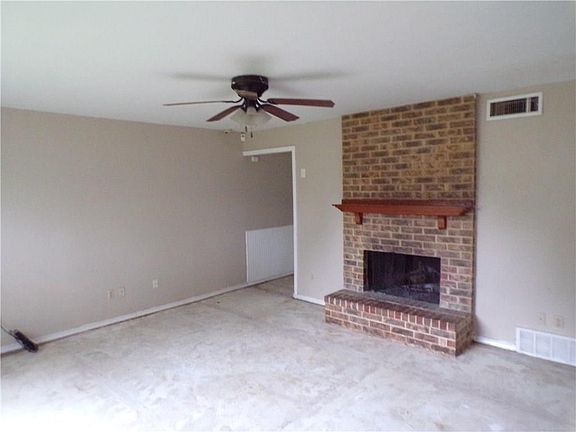4th image of 1735 Meadowcrest Ln