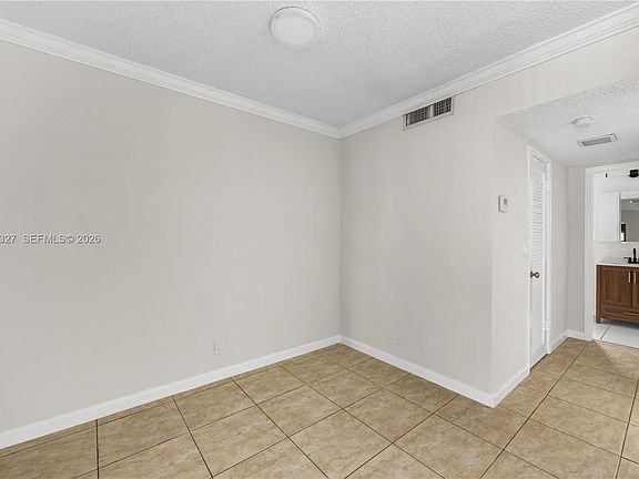 5th image of 5420 Hollywood Blvd #202