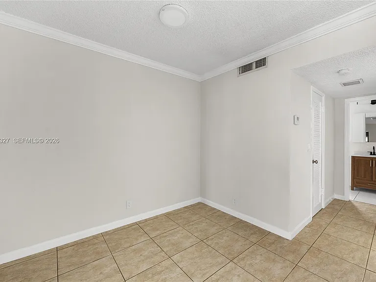5420 Hollywood Blvd #202 — Photo 5