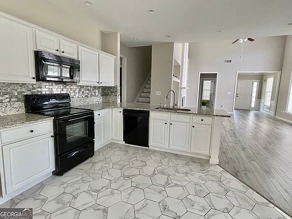 4th image of 4245 Prince Charles Dr