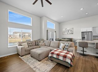 929 NE Traverse Dr, Waukee, IA 50263