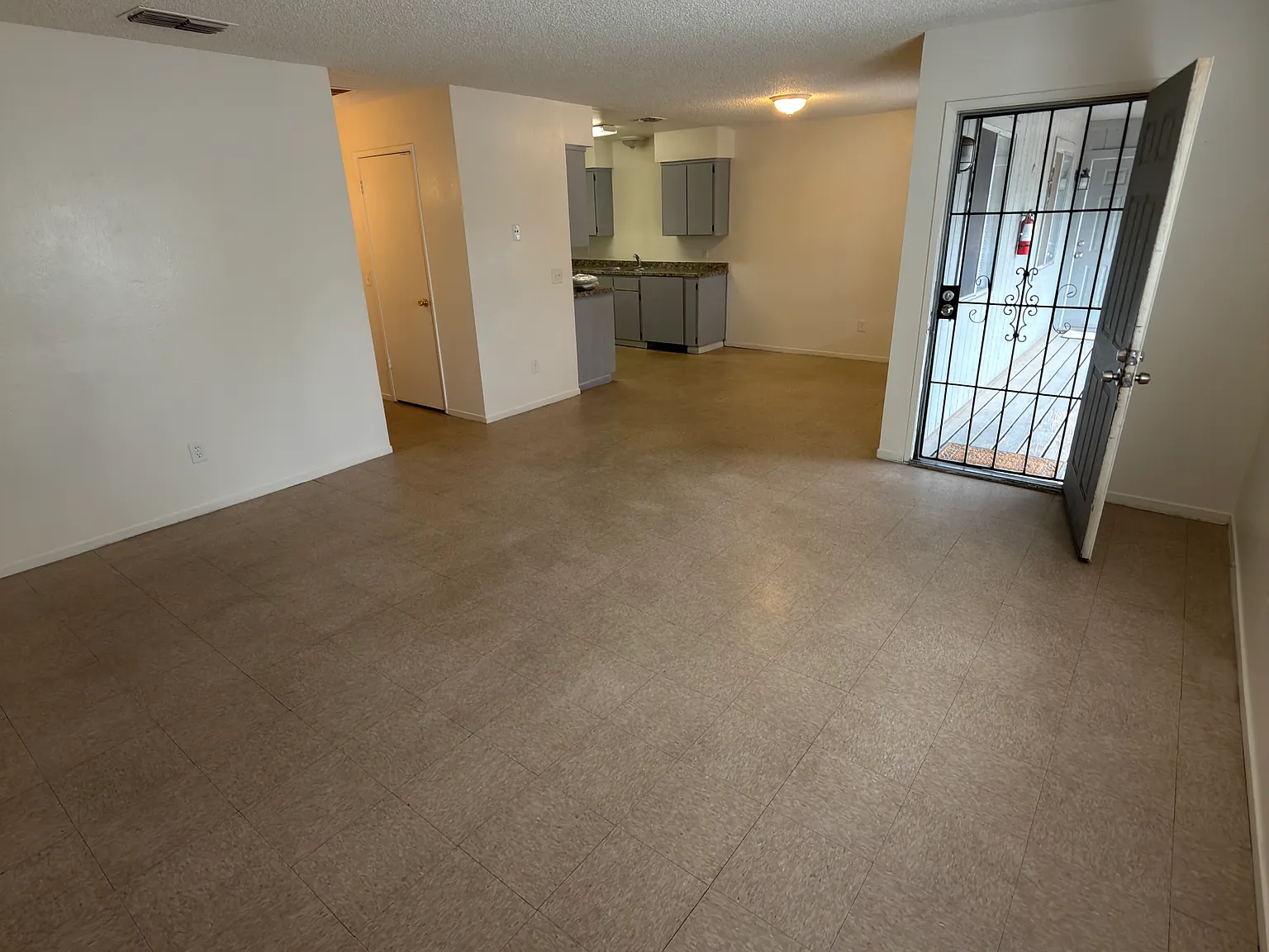 36 S Rogers Ln — Photo 4