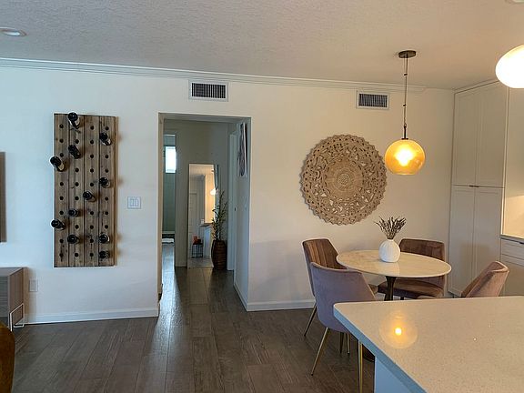 5th image of 2050 NE 39th St