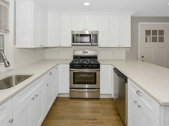 5th image of 12-14 Pleasant Ave