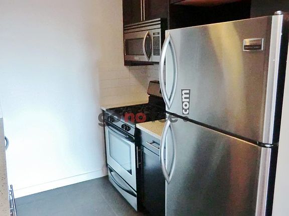 5th image of 454 Manhattan Ave APT 7f