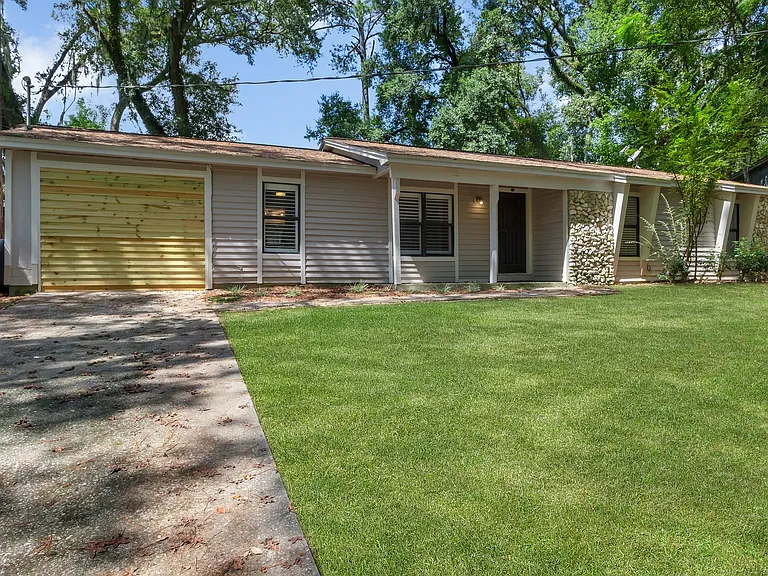 2416 Lanrell Dr — Photo 10