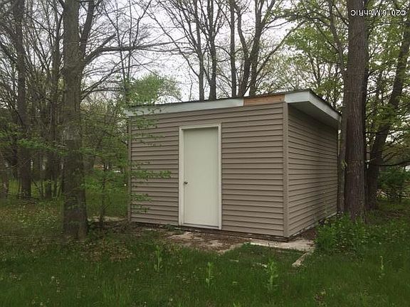 5th image of 61 Willard Ave E
