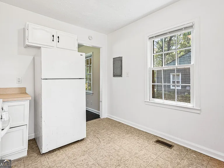 4150 Hanes Dr — Photo 9