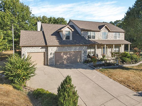 2nd image of 813 Gummer Ct