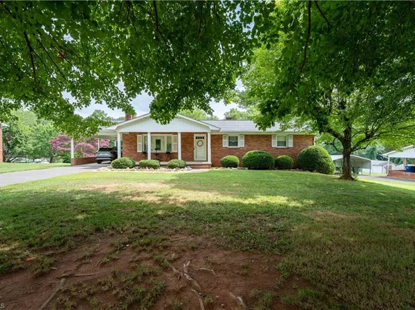 740 Sommerdale Ct, Rural Hall, NC 27045