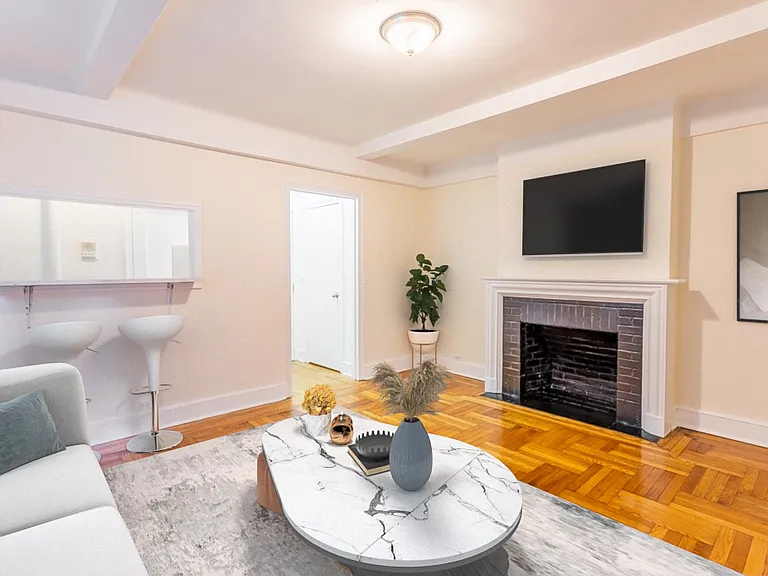 192 E 75th St #2D — Photo 1