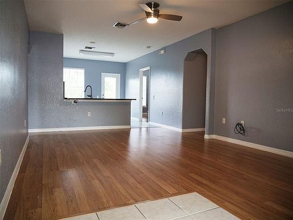 4th image of 542 E Oakwood St