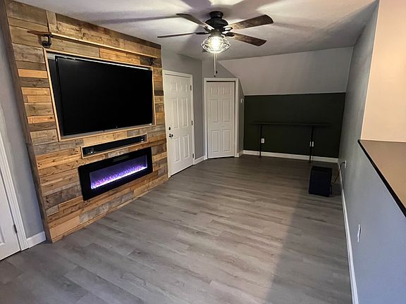 3rd image of 721 Mammoth Rd APT 2