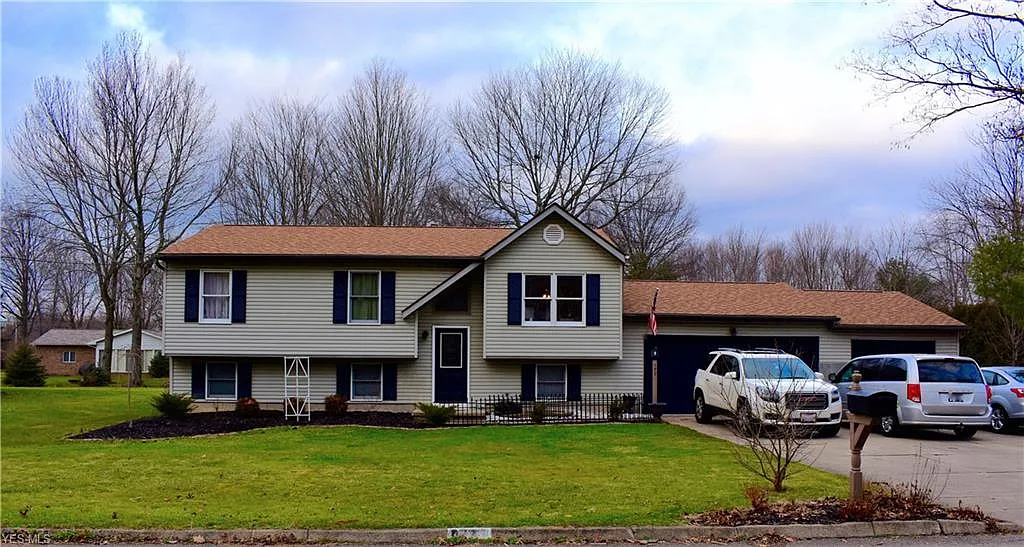 177 Maple Ave photo 1