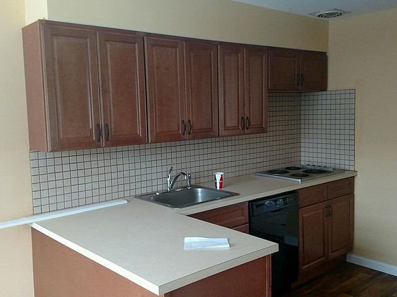3rd image of 33 Bonnie Dr