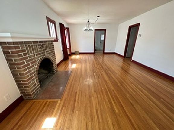 4th image of 117 S Jackson St