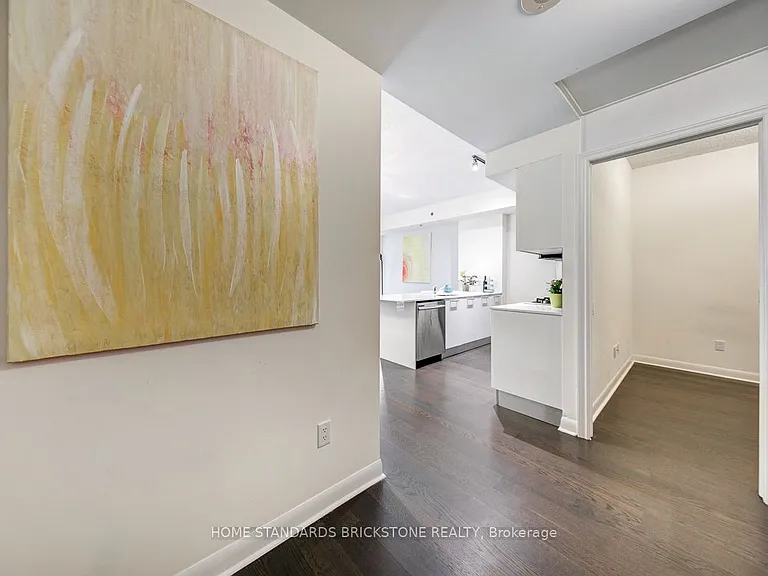375 King St W #506 — Photo 7