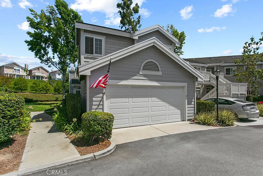 3 bed, 2.5 bath, 1414 sqft, $5,000 — Photo 2