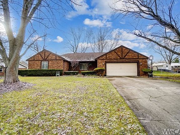 2nd image of 2826 Briargrove Ln