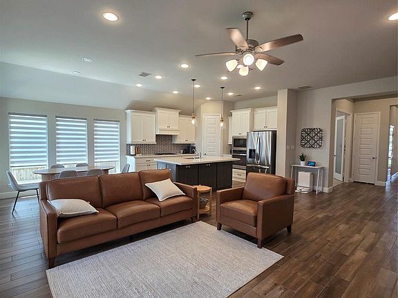 3rd image of 29439 Pearwood Dr