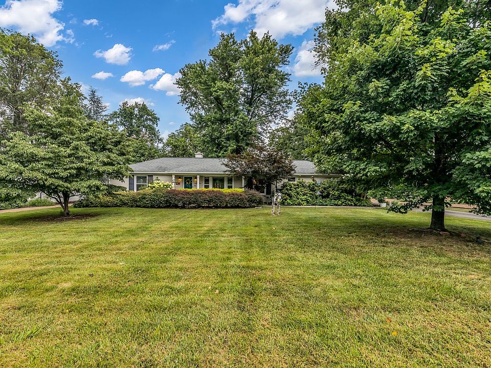 1st image of 528 Barrywood Dr