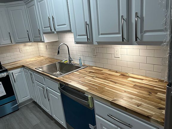 2nd image of 1802 Jackson Ave W APT 31