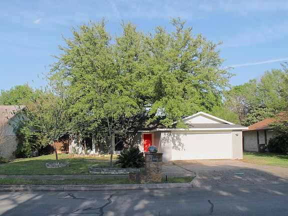 2nd image of 12118 Woodsrim St