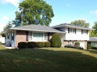 919 Hillside Dr, Jefferson, WI 53549