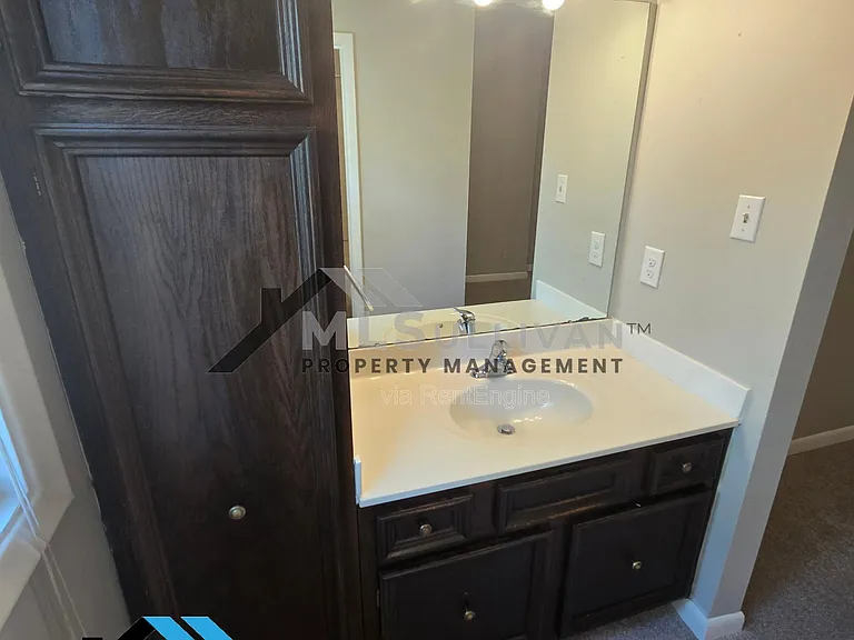 4100 Five Oaks Dr #21 — Photo 8