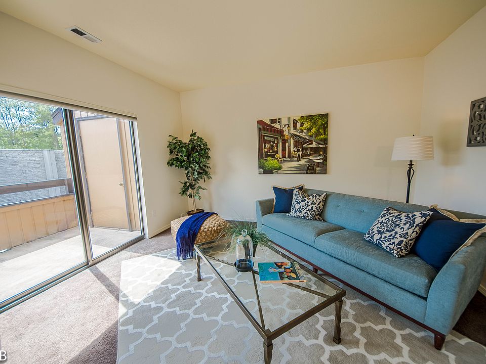1st image of 10844 NE 34th Pl #2