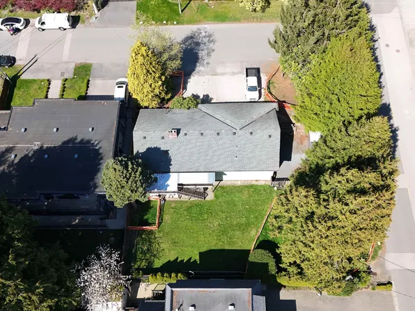 14150 Blackburn Ave, White Rock, BC V4B 2Z7