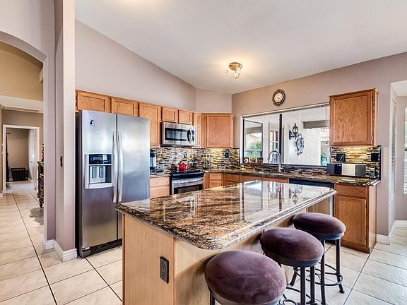 4th image of 3001 N Meadow Ln