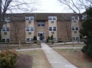400 Mineral Spring Ave APT 30, Pawtucket, RI 02860