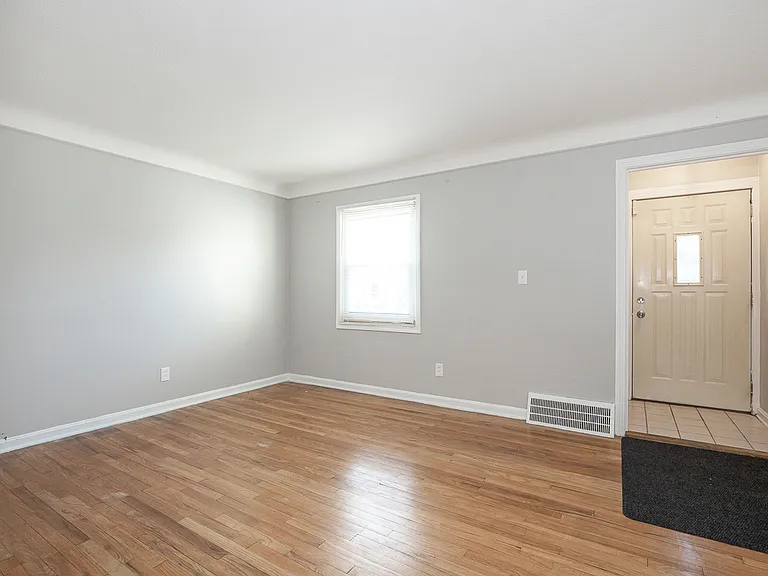 19861 Monterey Ave — Photo 10